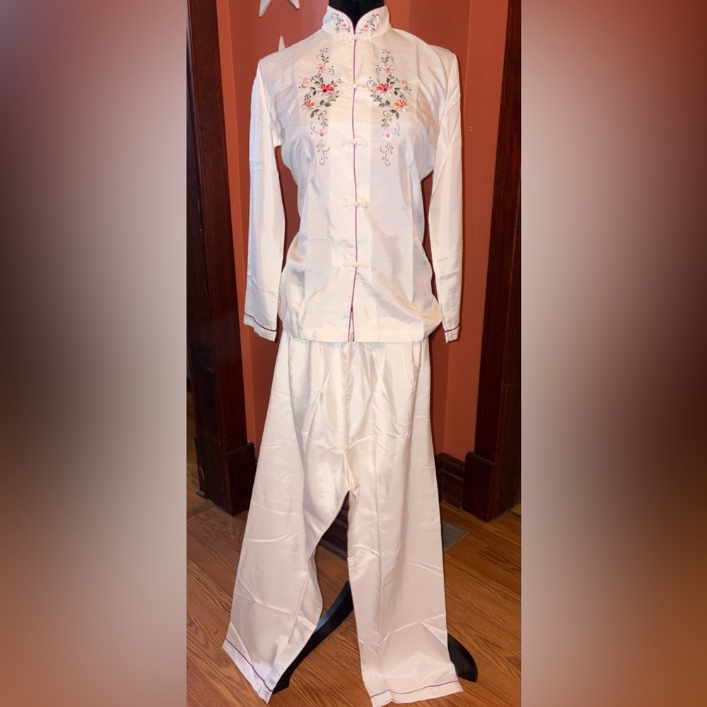 NWT-Vintage 70’s/80’s Chinese embroidered pajama set